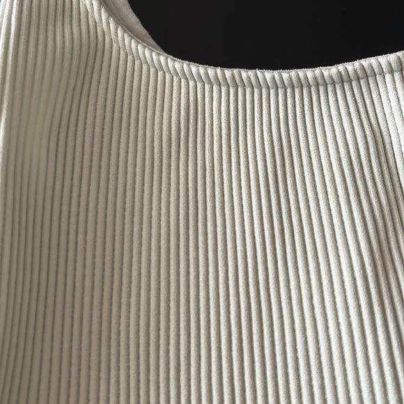 Green top - Picture 2 of 3